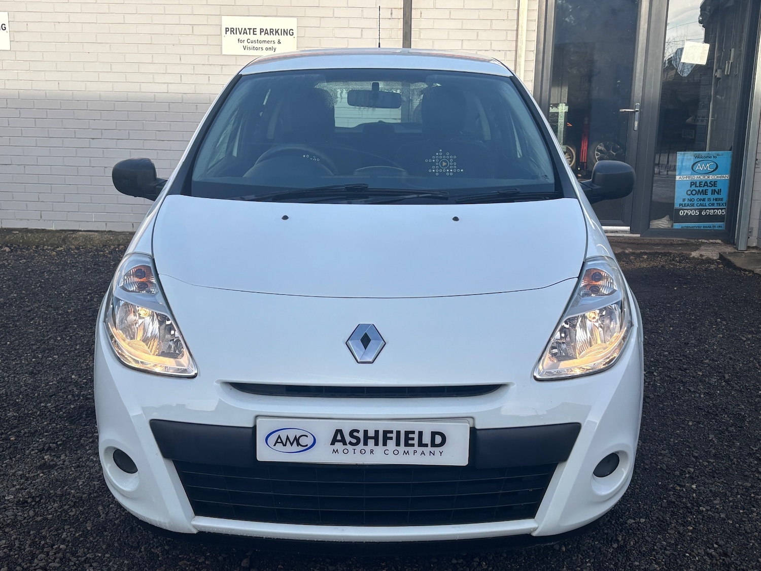 Used Renault Clio 2011 for sale - 77166236: Photo 2