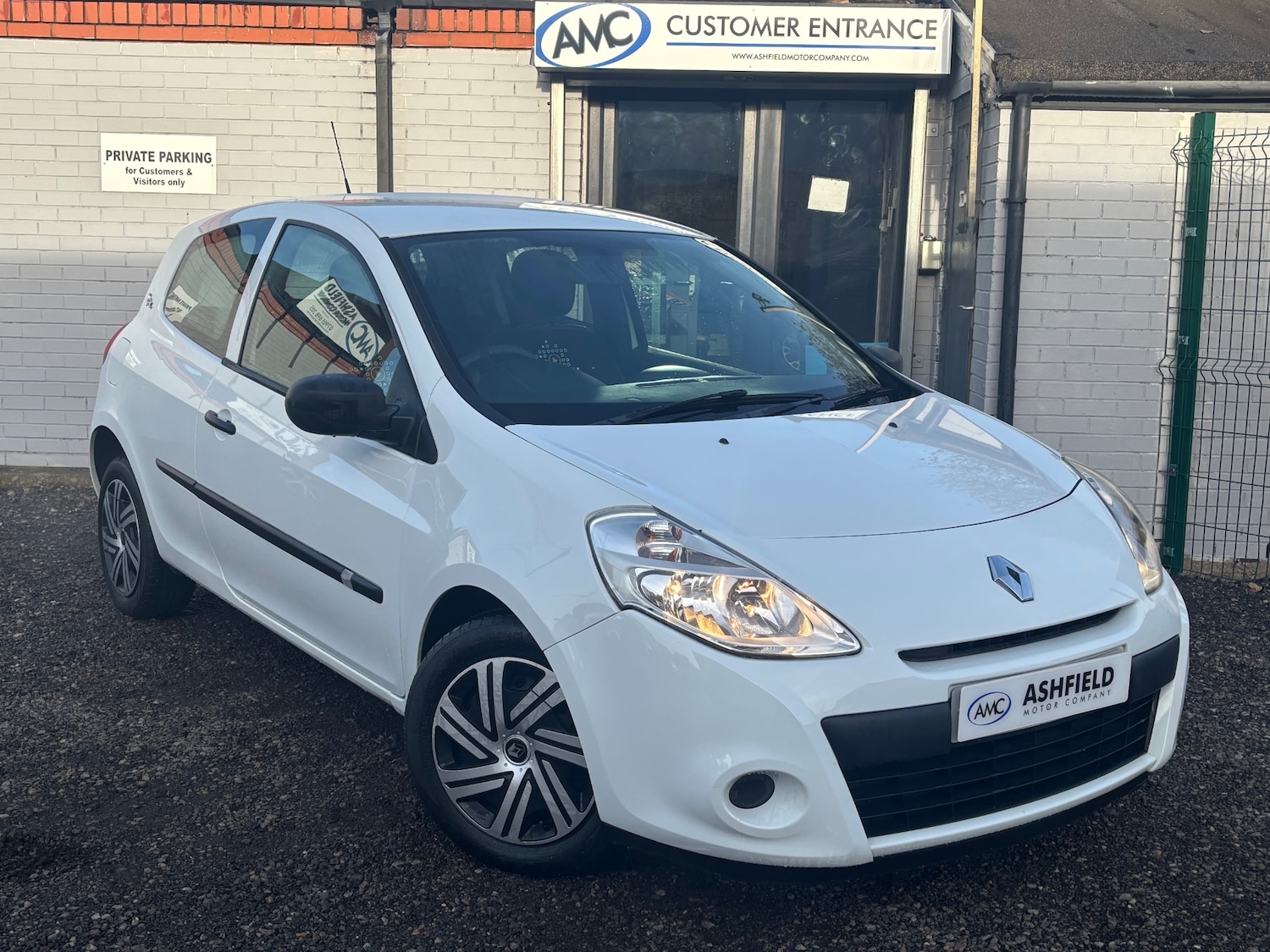 Used Renault Clio 2011 for sale - 77166236: Photo 3