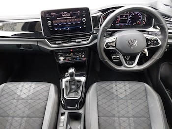 Used Volkswagen T-Roc 2022 for sale - 76451106: Photo