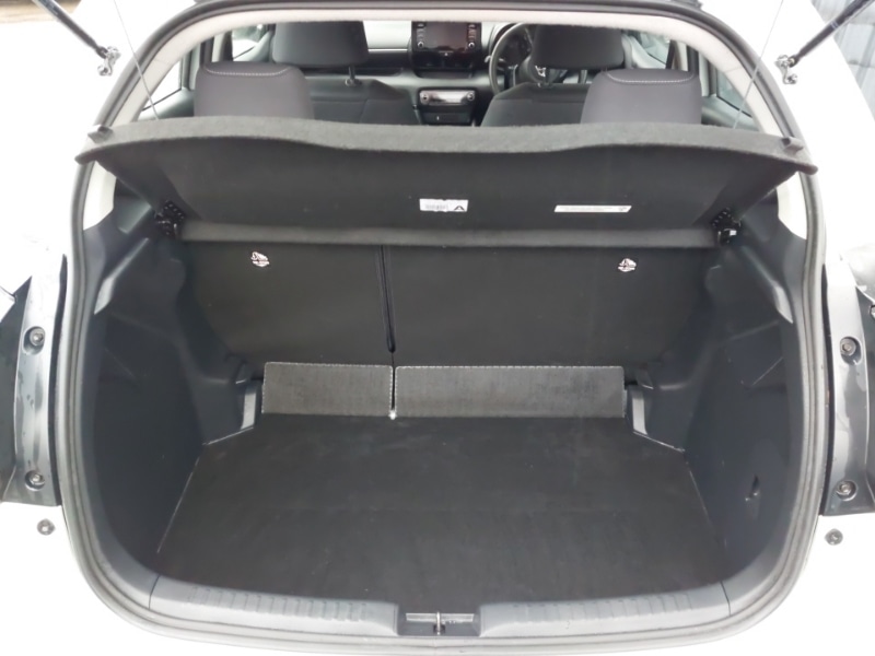 Used Toyota Yaris 2023 for sale - 76548947: Photo 8