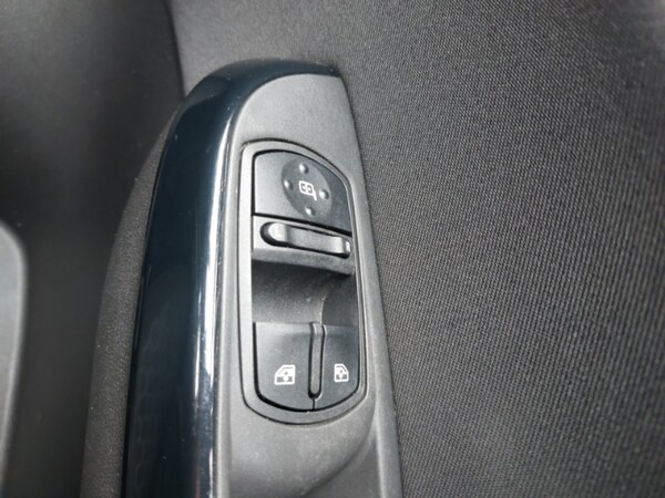 Used Vauxhall Corsa 2016 for sale - 75345250: Photo 17