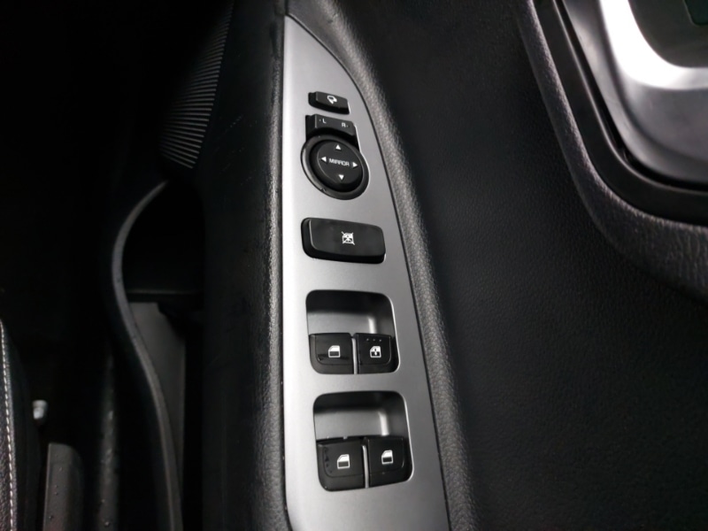 Used Kia Stonic 2023 for sale - 76543642: Photo 17