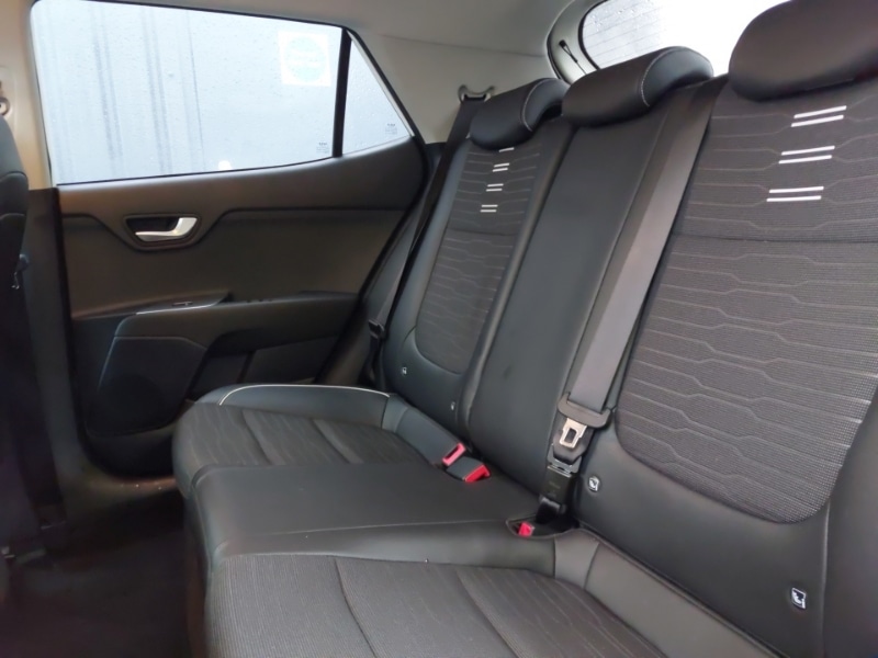 Used Kia Stonic 2023 for sale - 76543642: Photo 6