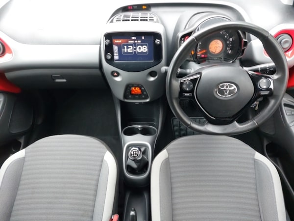 Used Toyota AYGO 2020 for sale - 76208055: Photo 2