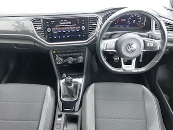 Used Volkswagen T-Roc 2019 for sale - 77325200: Photo