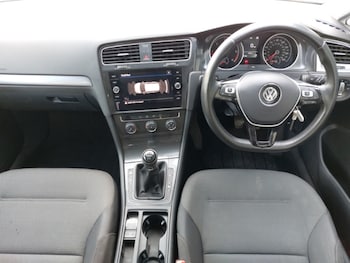 Used Volkswagen Golf 2017 for sale - 77761528: Photo