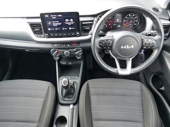 Used Kia Stonic 2021 for sale - 76187784: Photo 2