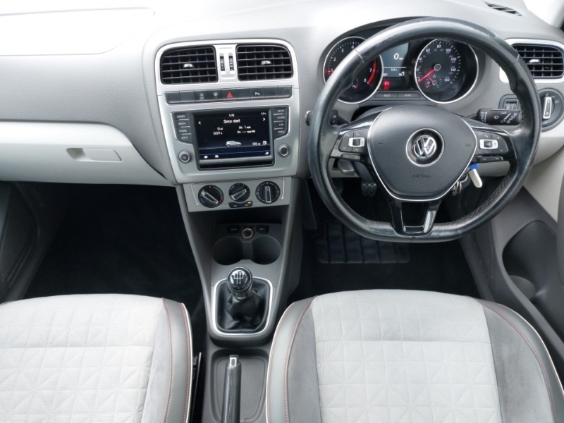 Used Volkswagen Polo 2016 for sale - 77761520: Photo 2