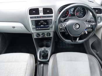 Used Volkswagen Polo 2016 for sale - 77761520: Photo