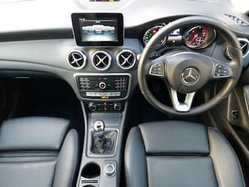 Used Mercedes-Benz GLA 2018 for sale - 77392847: Photo