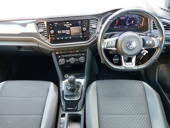Used Volkswagen T-Roc 2019 for sale - 76066669: Photo 2