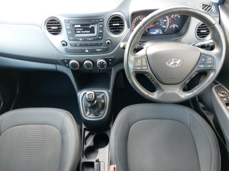 Used Hyundai i10 2019 for sale - 77223879: Photo 2