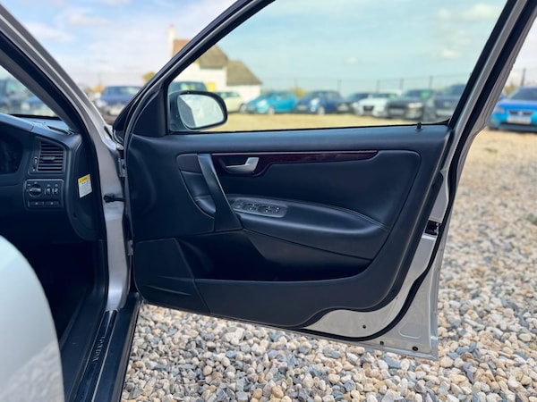 Used Volvo V70 2003 for sale - 76226637: Photo 25