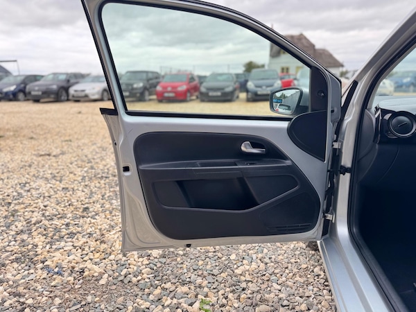 Used Volkswagen up! 2015 for sale - 76239272: Photo 13