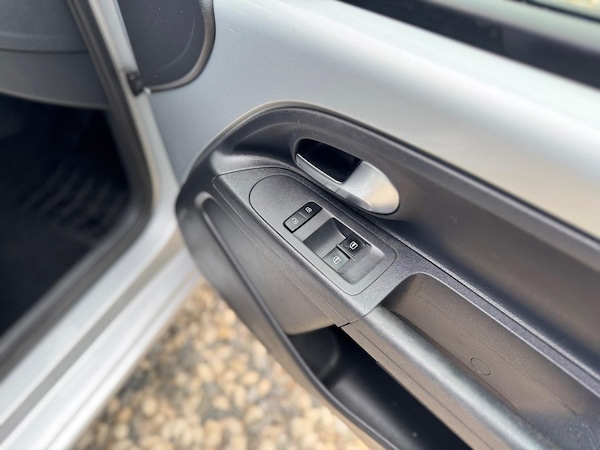 Used Volkswagen up! 2015 for sale - 76239272: Photo 28