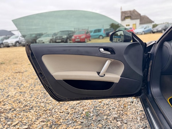 Used Audi TT 2010 for sale - 76282729: Photo 9