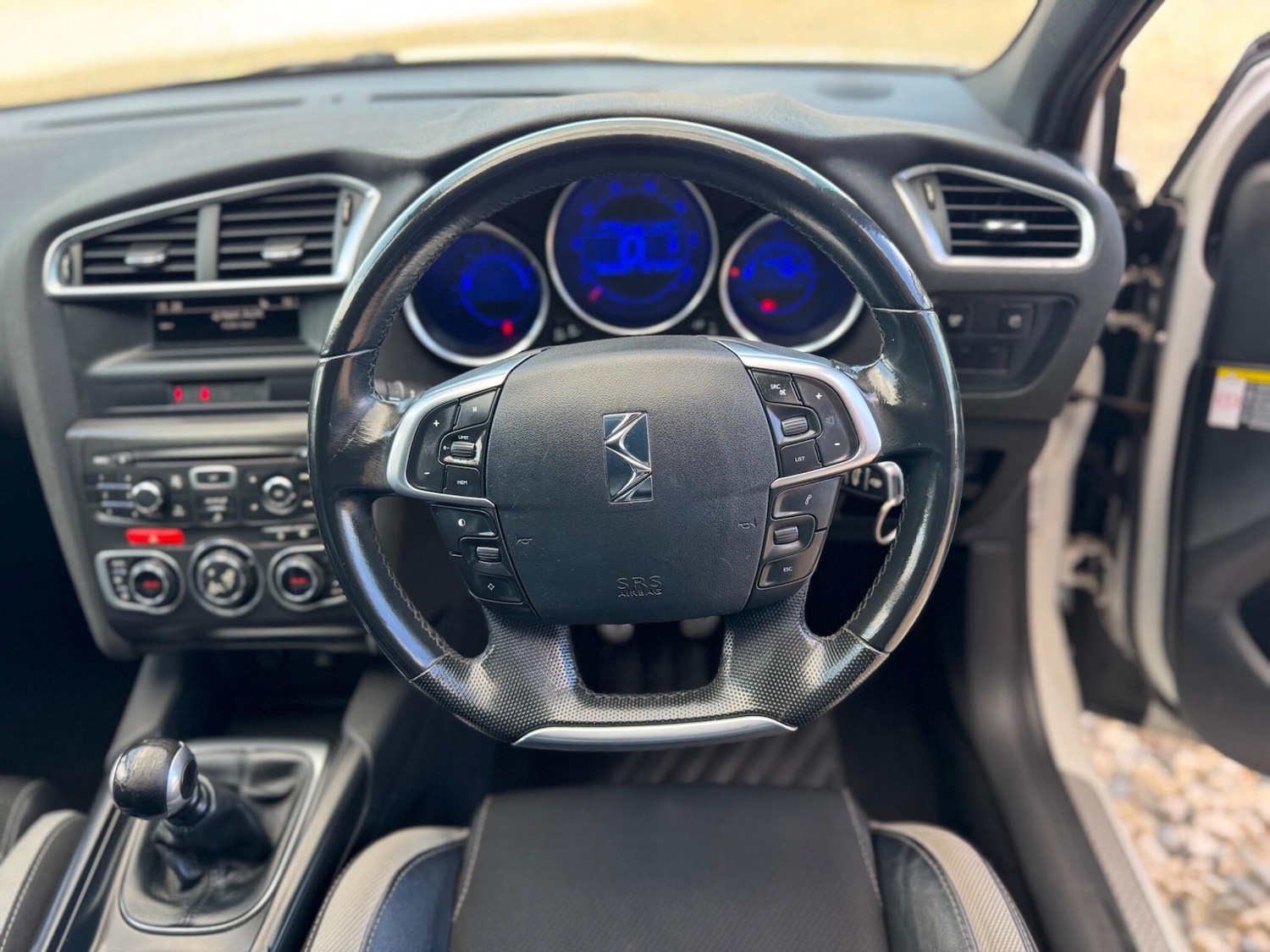 Used Citroen DS4 2011 for sale - 76137345: Photo 28