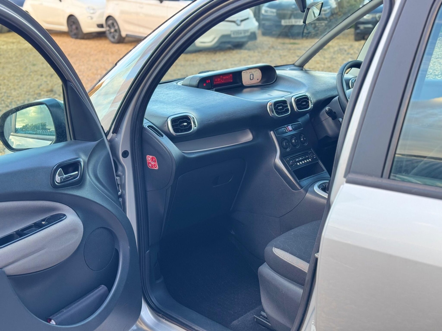 Used Citroen C3 Picasso 2012 for sale - 76388045: Photo 16