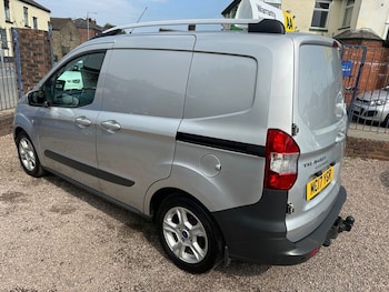 Used Ford Transit Courier 2017 for sale - 75359191: Photo
