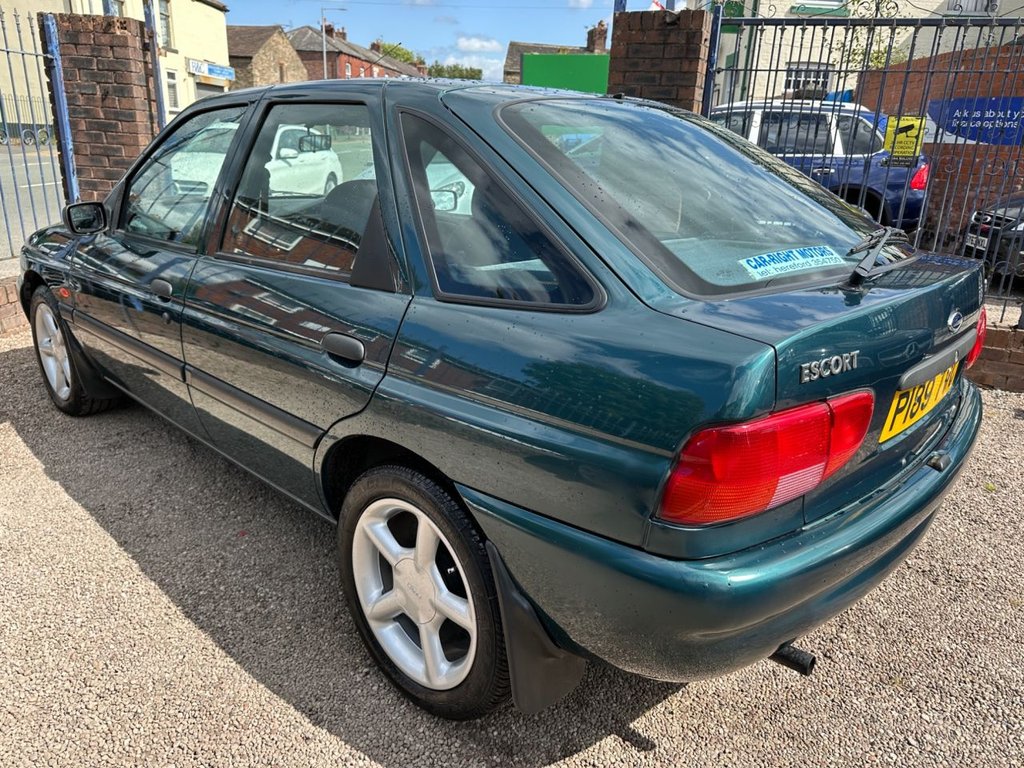 Used Ford Escort 1997 for sale - 77668780: Photo 4