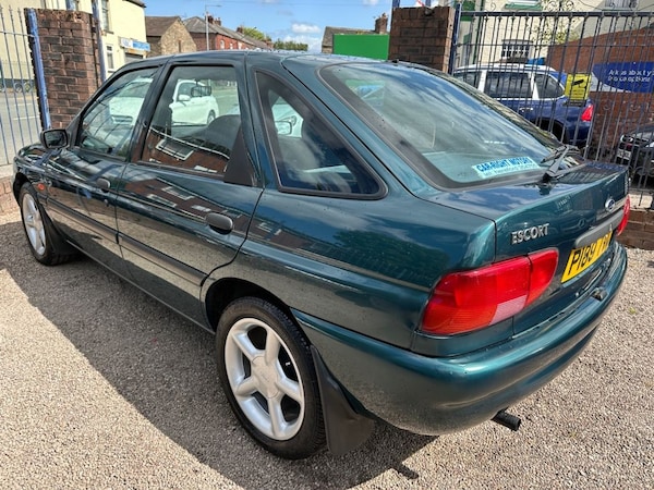 Used Ford Escort 1997 for sale - 75312877: Photo 4