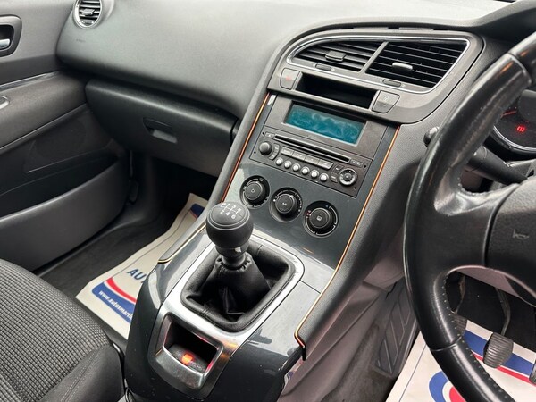 Used Peugeot 5008 2010 for sale - 76303862: Photo 14