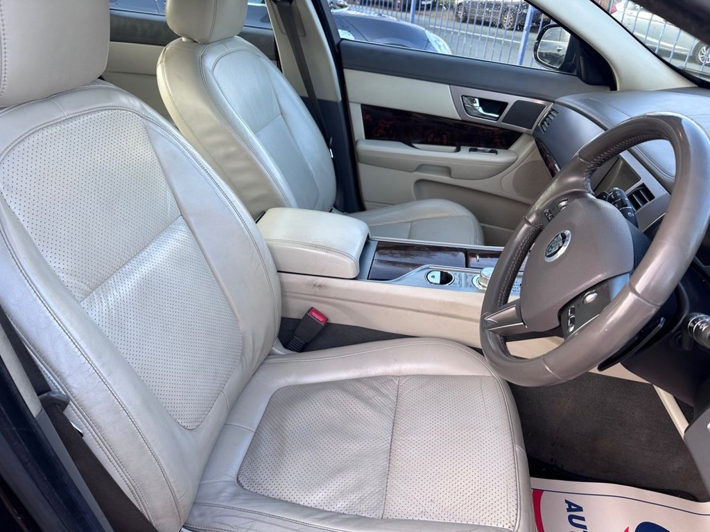 Used Jaguar XF 2010 for sale - 77369784: Photo 10