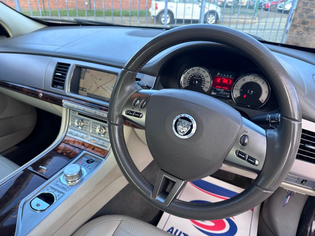 Used Jaguar XF 2010 for sale - 77369784: Photo 12