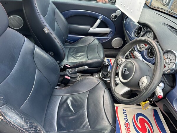 Used MINI Convertible 2004 for sale - 75312817: Photo 10