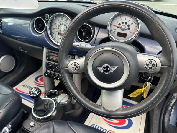 Used MINI Convertible 2004 for sale - 75312817: Photo 12