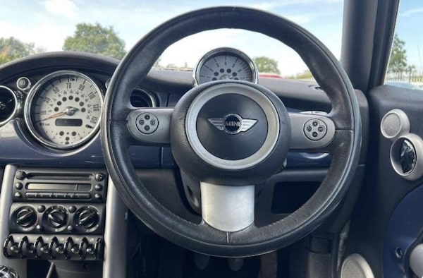 Used MINI Convertible 2004 for sale - 75312817: Photo 13
