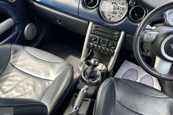 Used MINI Convertible 2004 for sale - 75312817: Photo 16