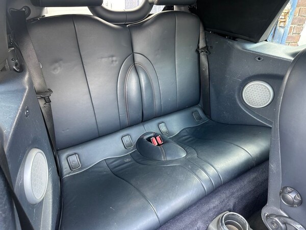 Used MINI Convertible 2004 for sale - 75312817: Photo 17