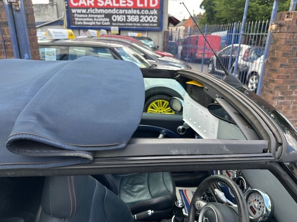 Used MINI Convertible 2004 for sale - 75312817: Photo 20