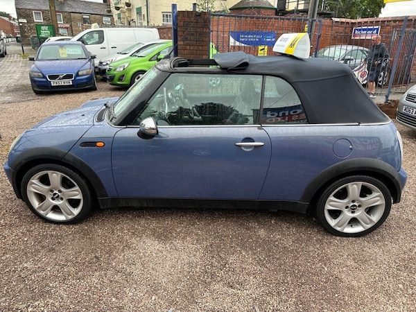 Used MINI Convertible 2004 for sale - 75312817: Photo 8