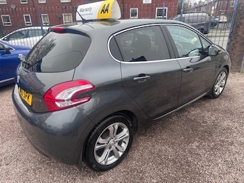 Used Peugeot 208 2015 for sale - 77806582: Photo