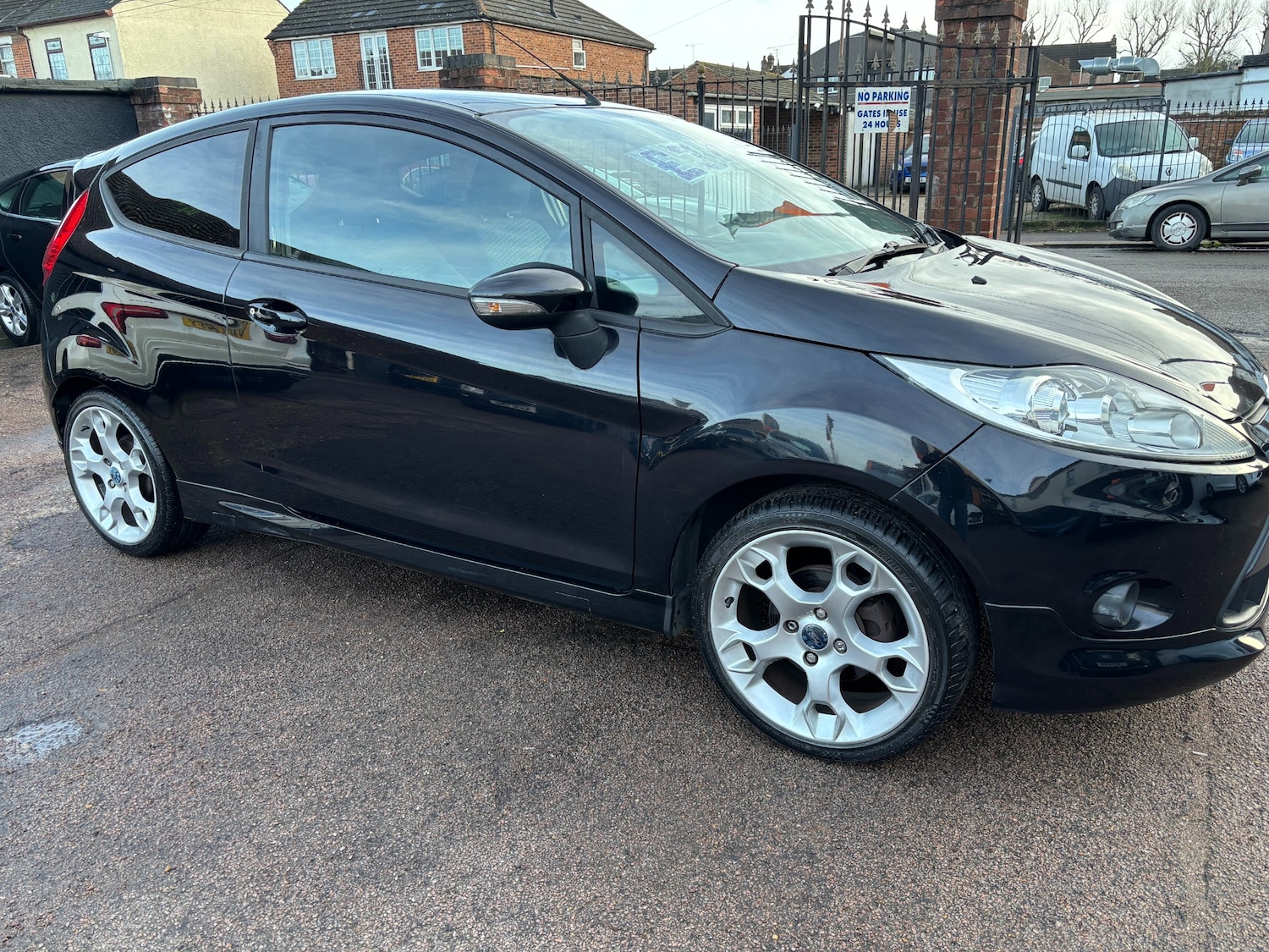 Used Ford Fiesta 2010 for sale - 77258507: Photo 2