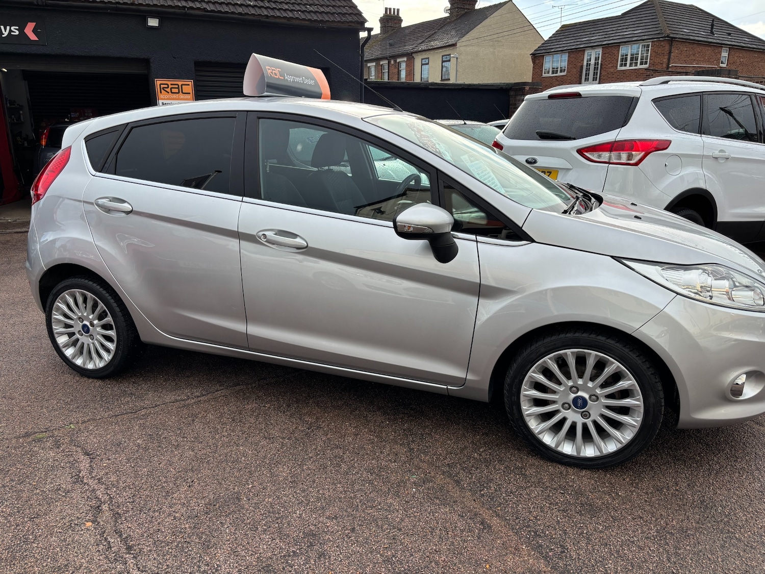 Used Ford Fiesta 2011 for sale - 75849105: Photo 2