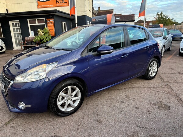 Used Peugeot 208 2013 for sale - 76316448: Photo 4