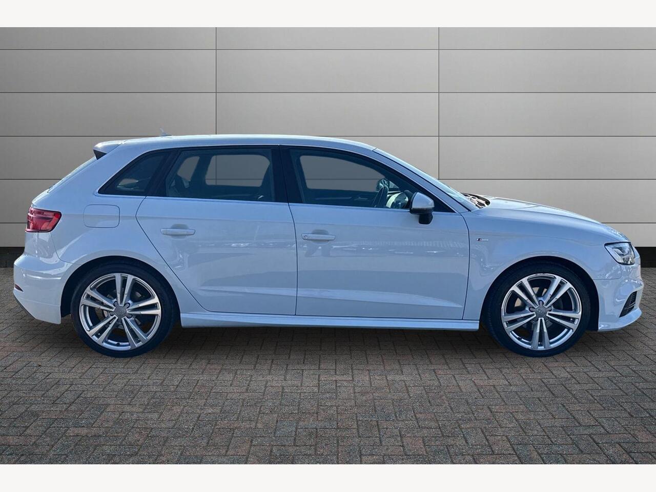 Used Audi A3 2018 for sale - 77770921: Photo 4