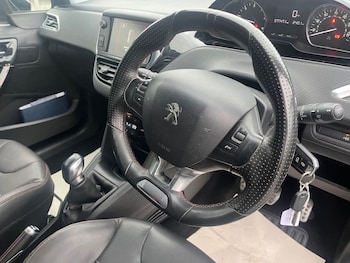 Used Peugeot 208 2015 for sale - 78422563: Photo