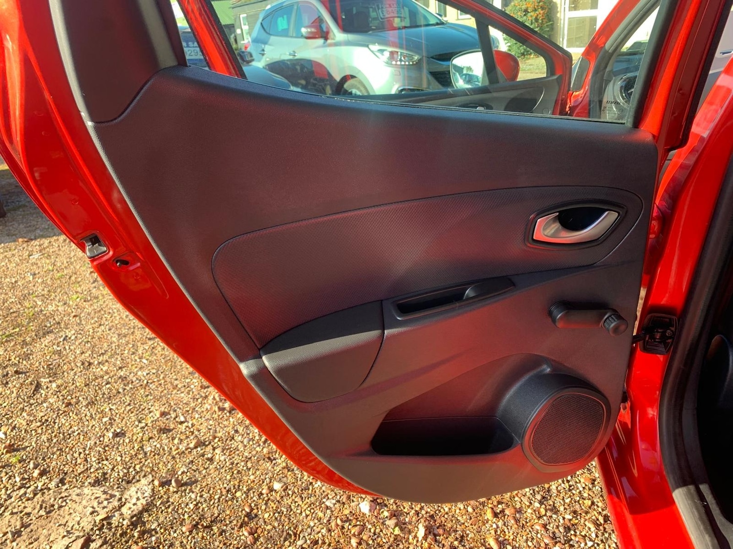Used Renault Clio 2017 for sale - 76363430: Photo 17