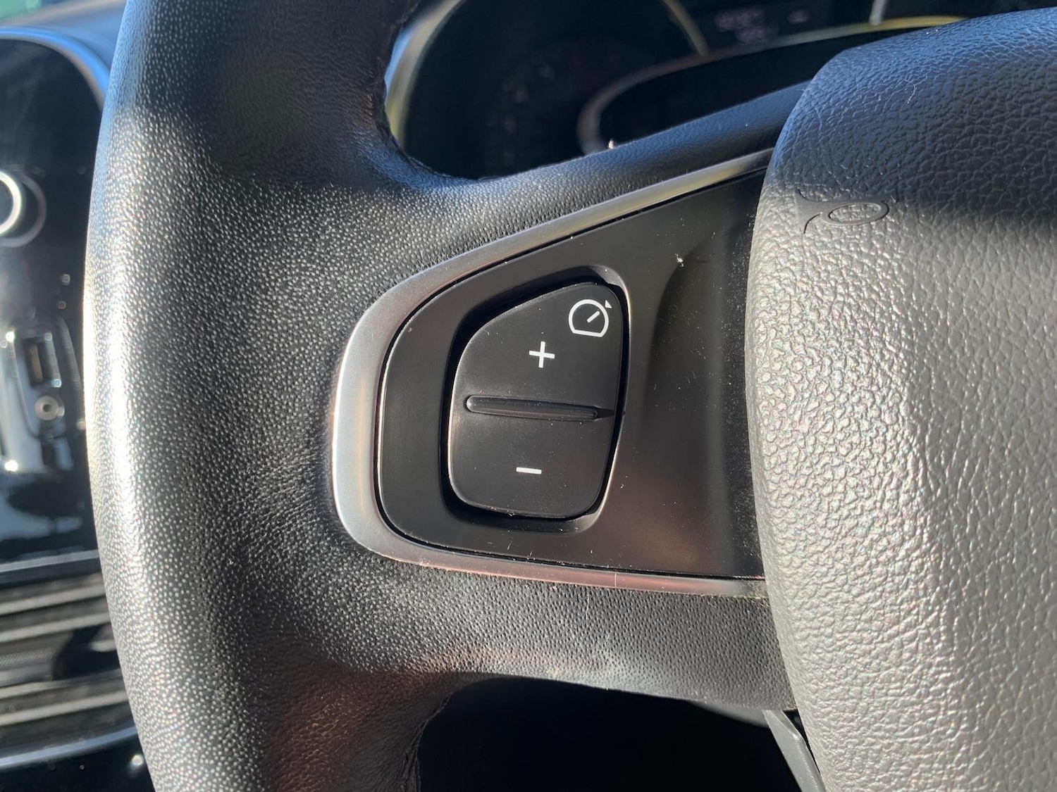 Used Renault Clio 2017 for sale - 76363430: Photo 35