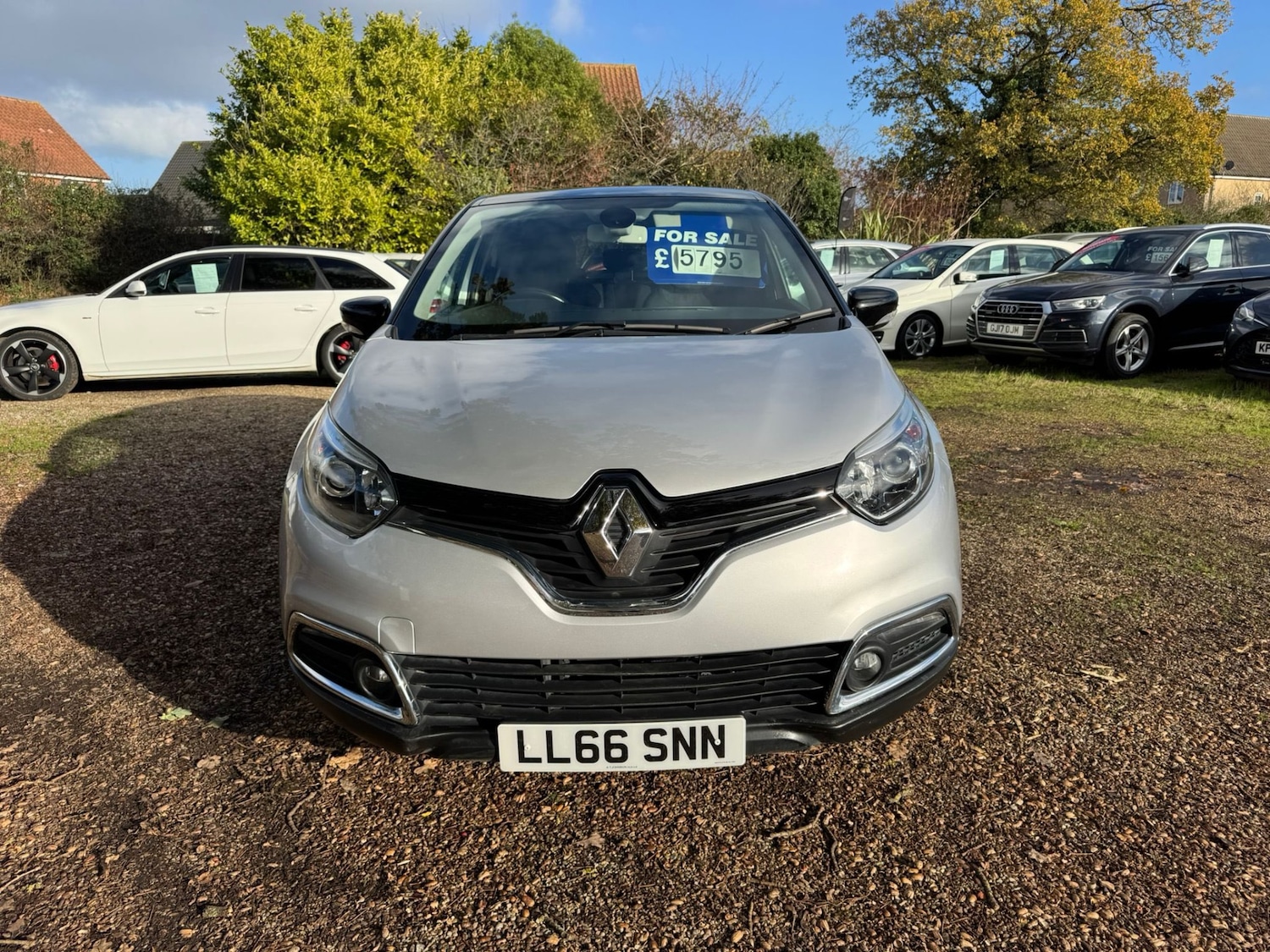 Used Renault Captur 2016 for sale - 76613509: Photo 2