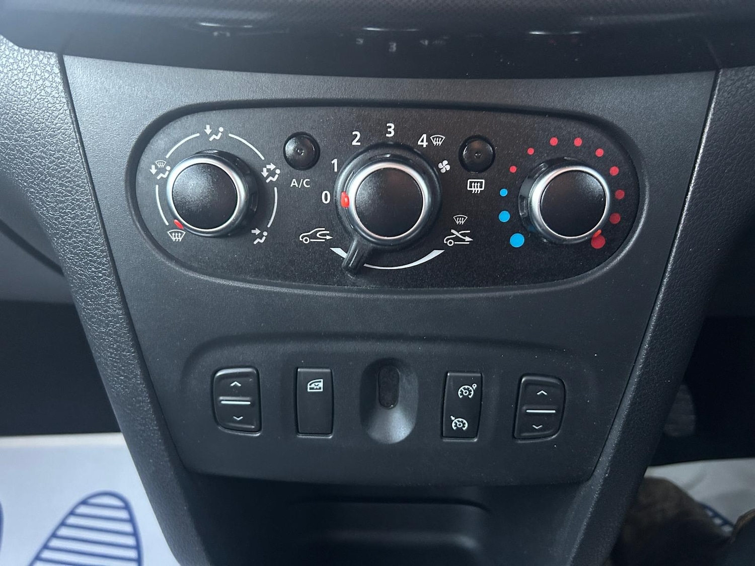 Used Dacia Sandero Stepway 2018 for sale - 76807083: Photo 41