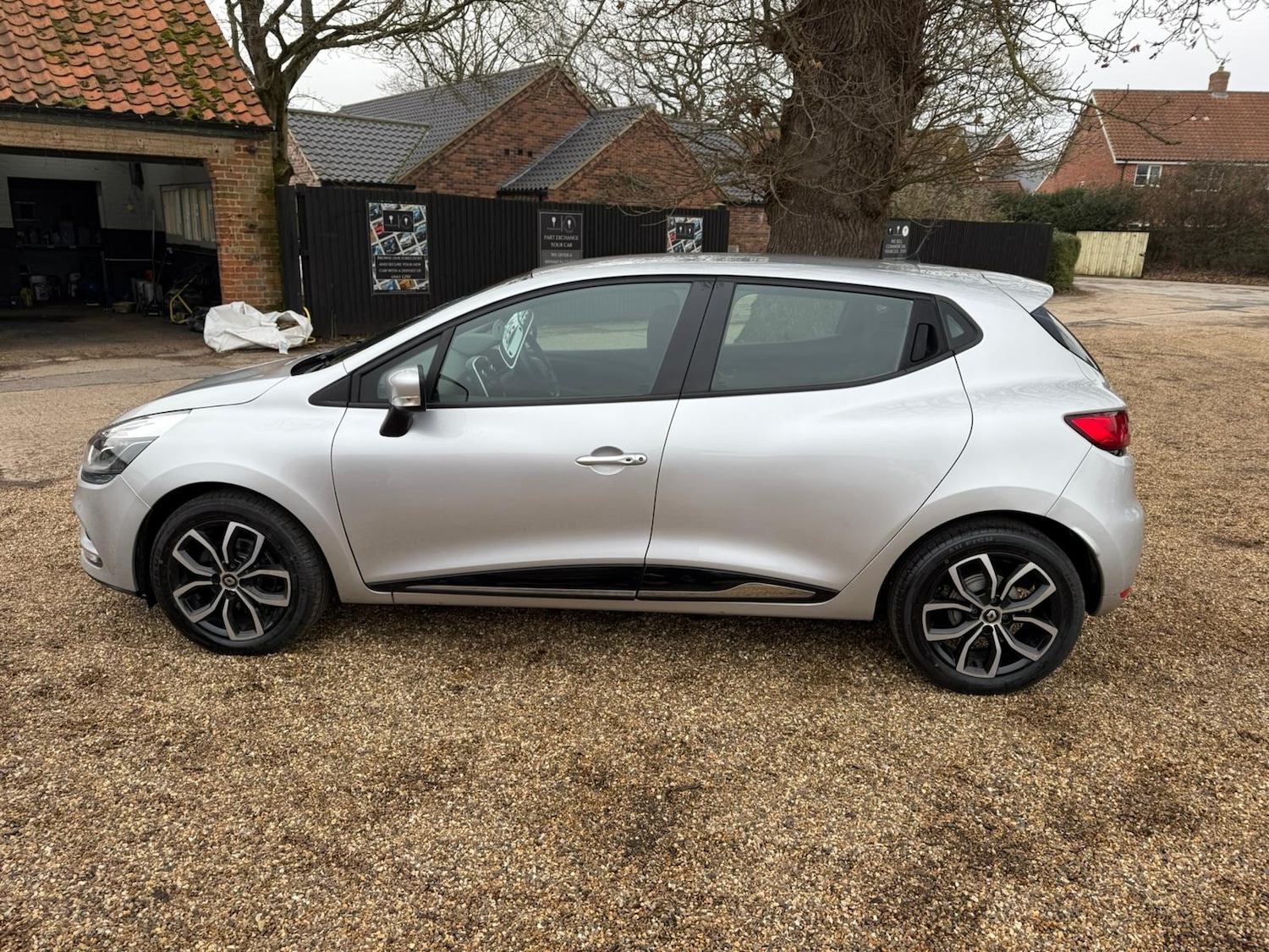 Used Renault Clio 2019 for sale - 77339250: Photo 8