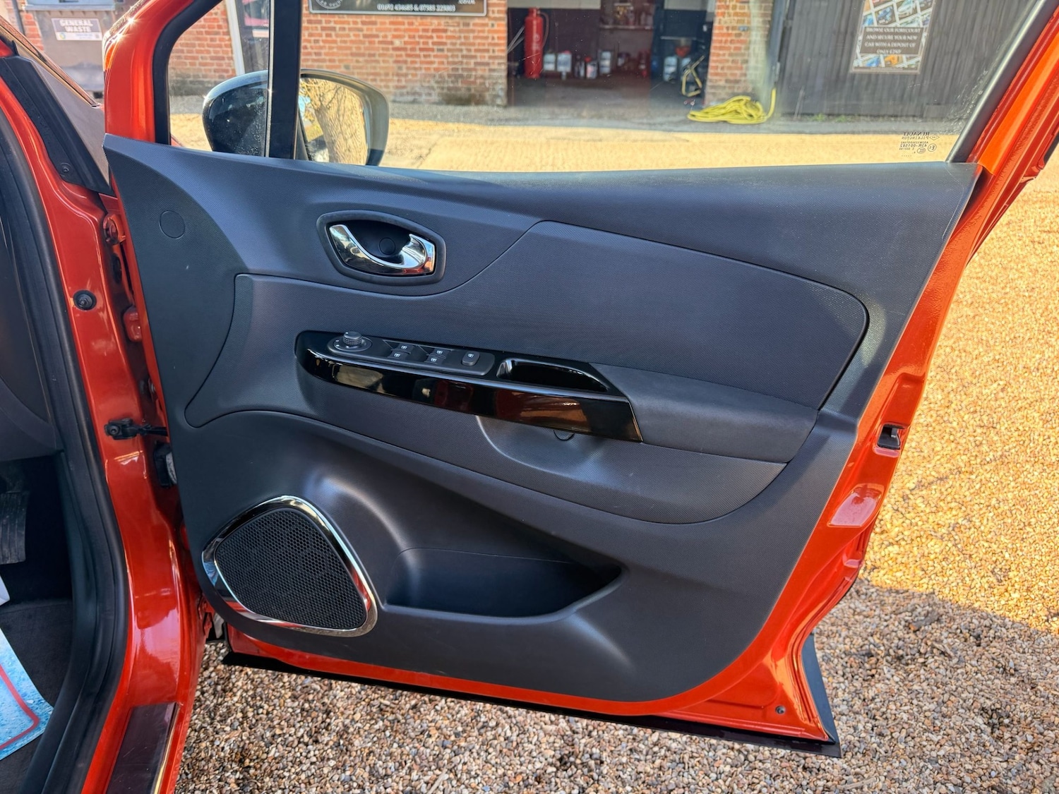 Used Renault Captur 2015 for sale - 77918238: Photo 25