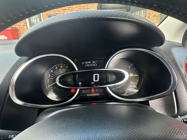 Used Renault Clio 2015 for sale - 76262738: Photo 33