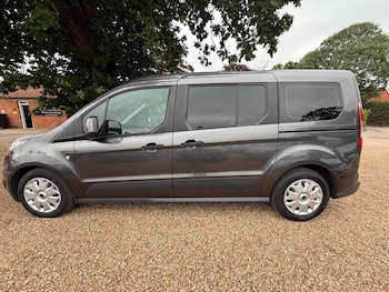 Used Ford Grand Tourneo Connect 2017 for sale - 79271857: Photo