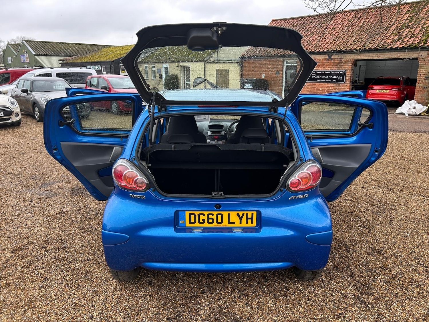 Used Toyota AYGO 2010 for sale - 77298445: Photo 14